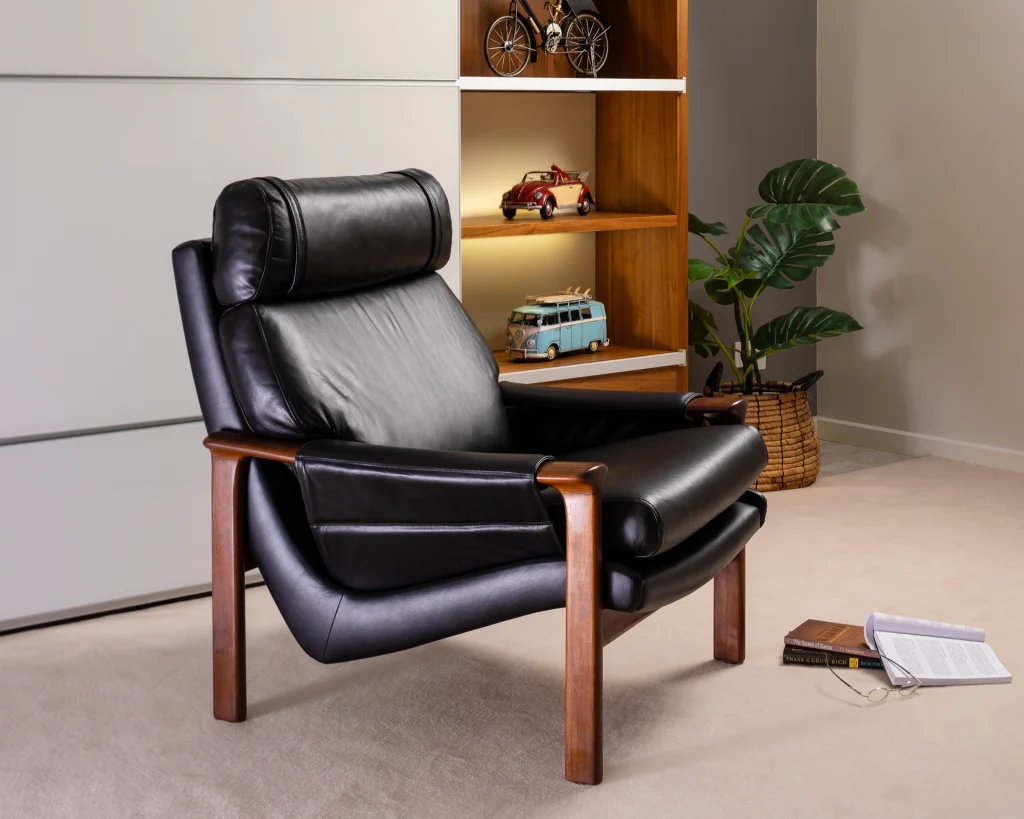 Leather Chair T21 Tessa restoration